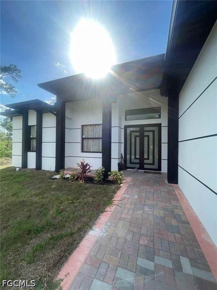 203 Wells Ave - Photo 5 of 19