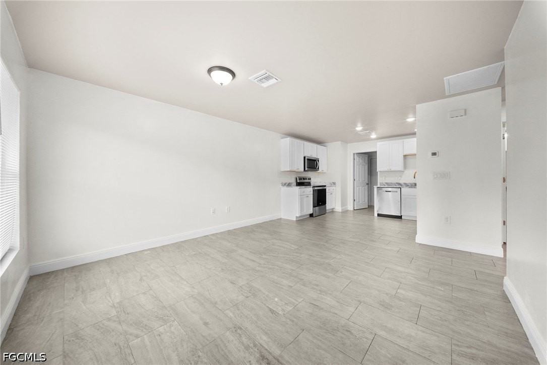 2405 Maple Ave - Photo 4 of 18