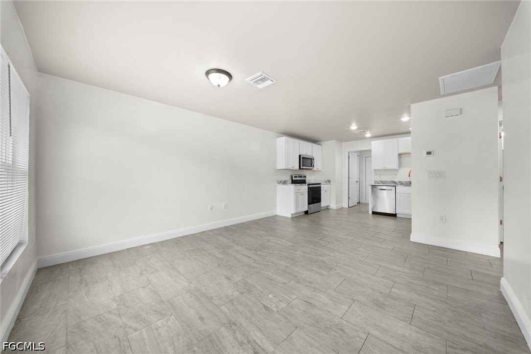 2405 Maple Ave - Photo 5 of 18