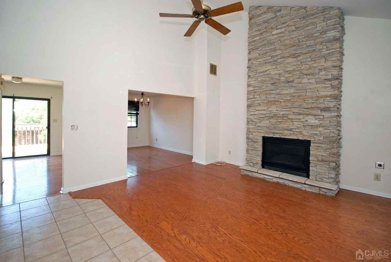1 Wellington Ct - Photo 3 of 18