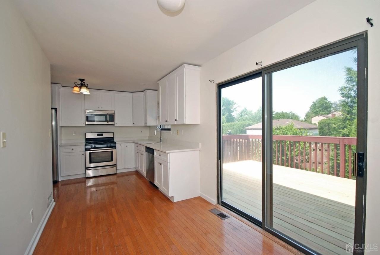 1 Wellington Ct - Photo 5 of 18
