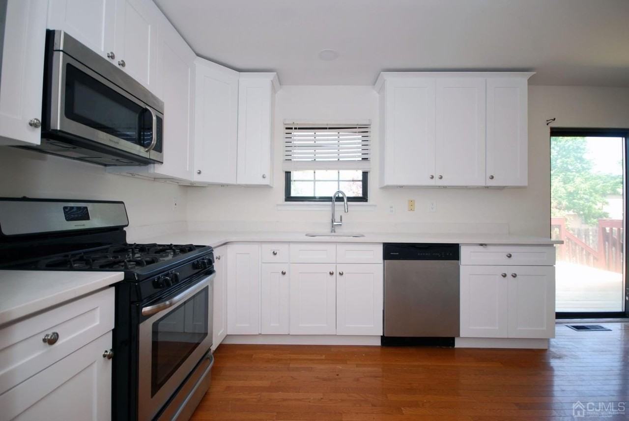 1 Wellington Ct - Photo 6 of 18