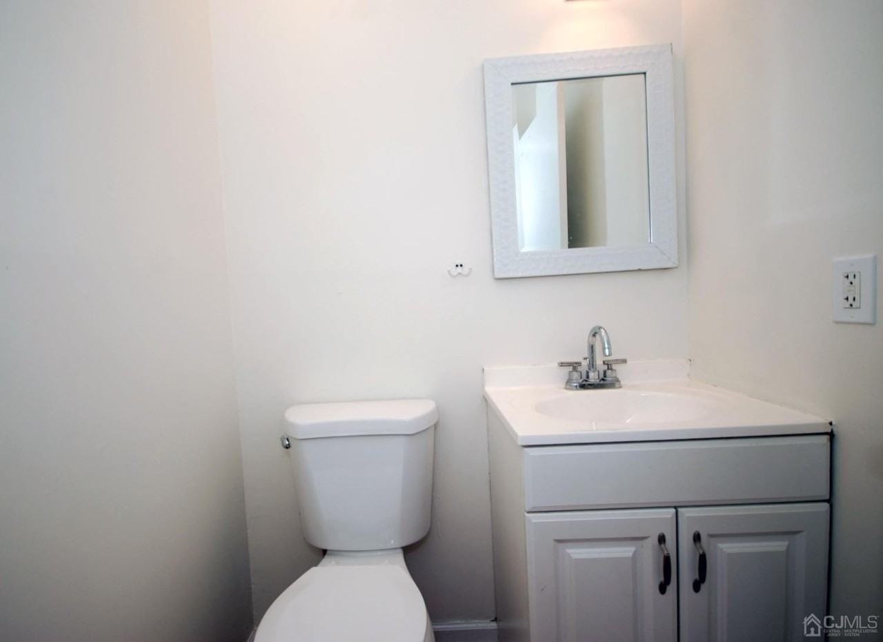 1 Wellington Ct - Photo 7 of 18