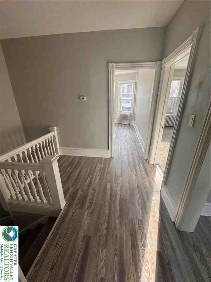 737 Porter St - Photo 3 of 12