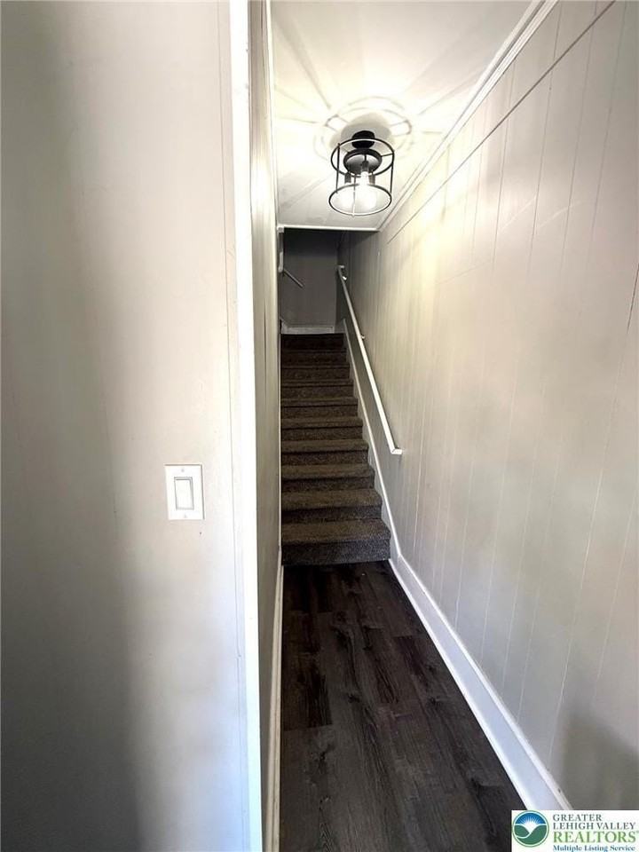 737 Porter St - Photo 4 of 12