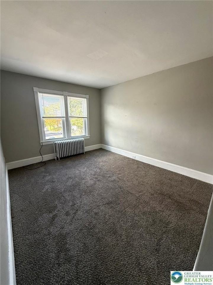 737 Porter St - Photo 7 of 12