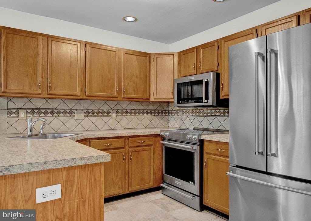 8006 Spruce Mill Dr - Photo 5 of 40