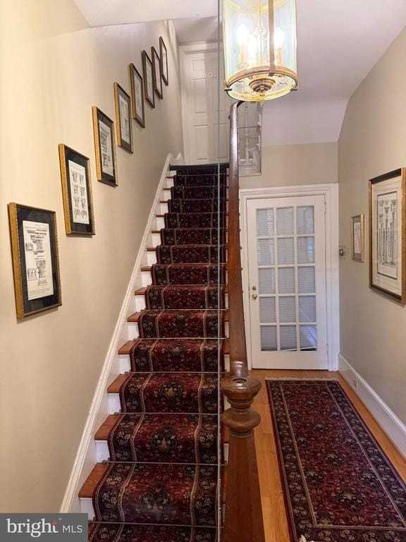 319 S Church St - Photo 4 of 12
