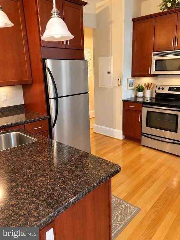 319 S Church St - Photo 7 of 12