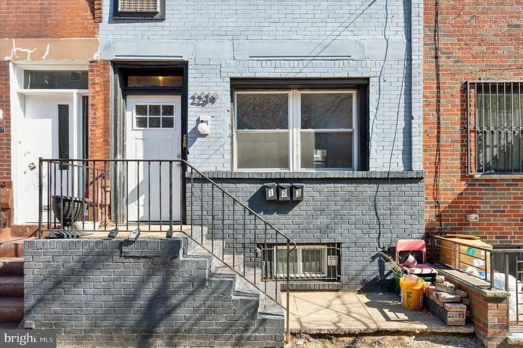 2239 S 15th St - Photo 2 of 23