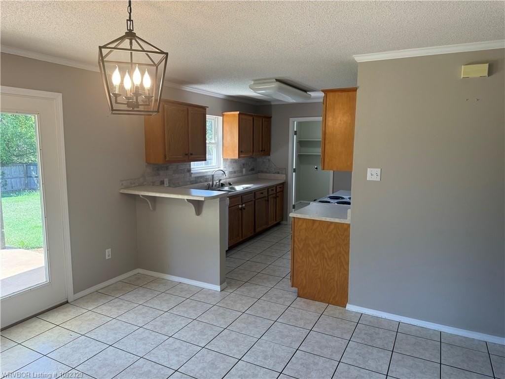 1603 Eastgate Cir - Photo 3 of 8