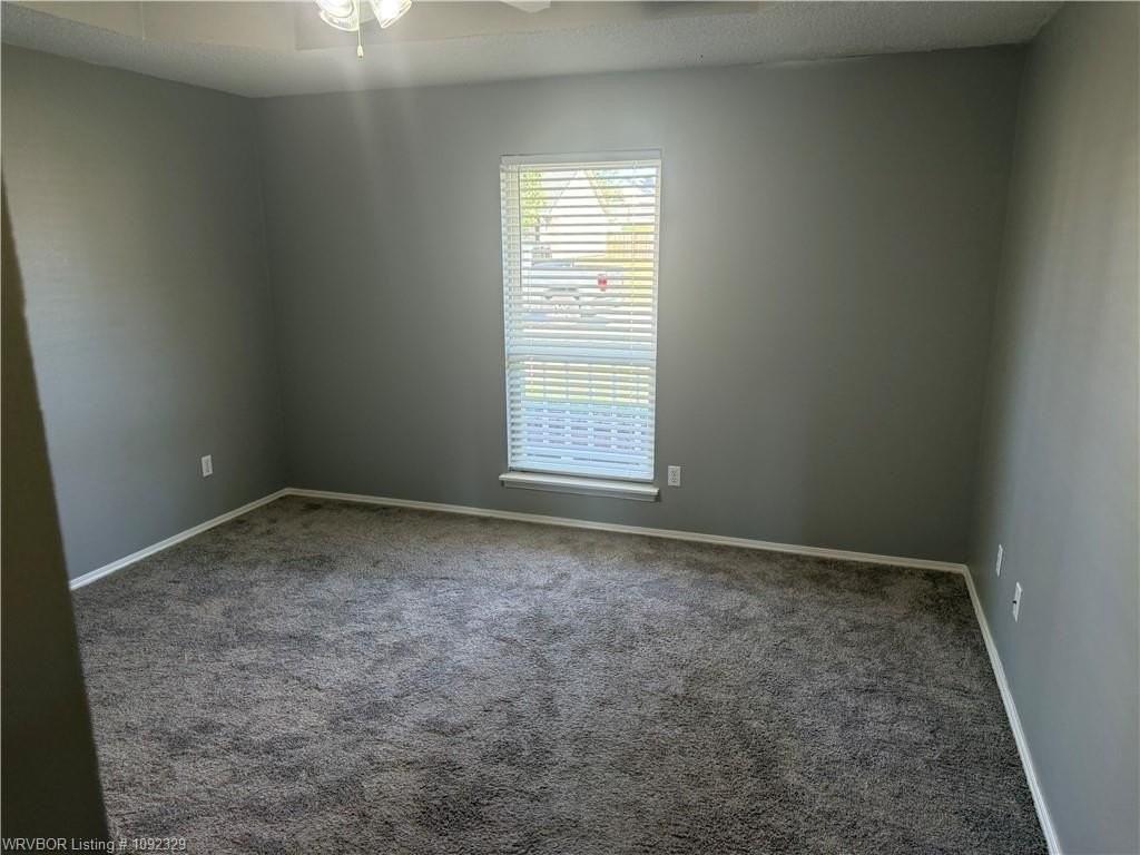 1603 Eastgate Cir - Photo 5 of 8