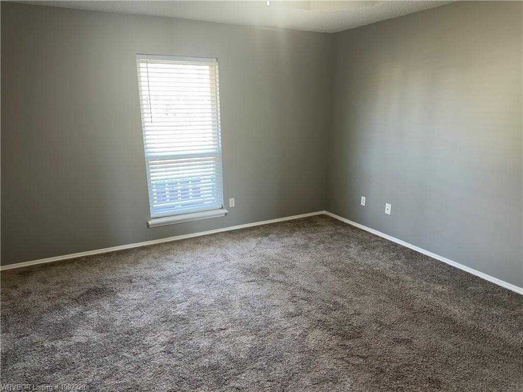 1603 Eastgate Cir - Photo 6 of 8