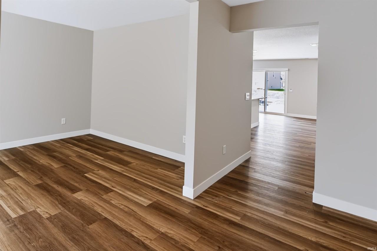 4440 Katfur Ct - Photo 4 of 37