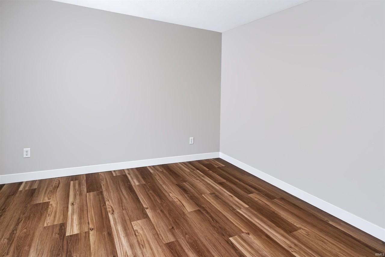 4440 Katfur Ct - Photo 5 of 37