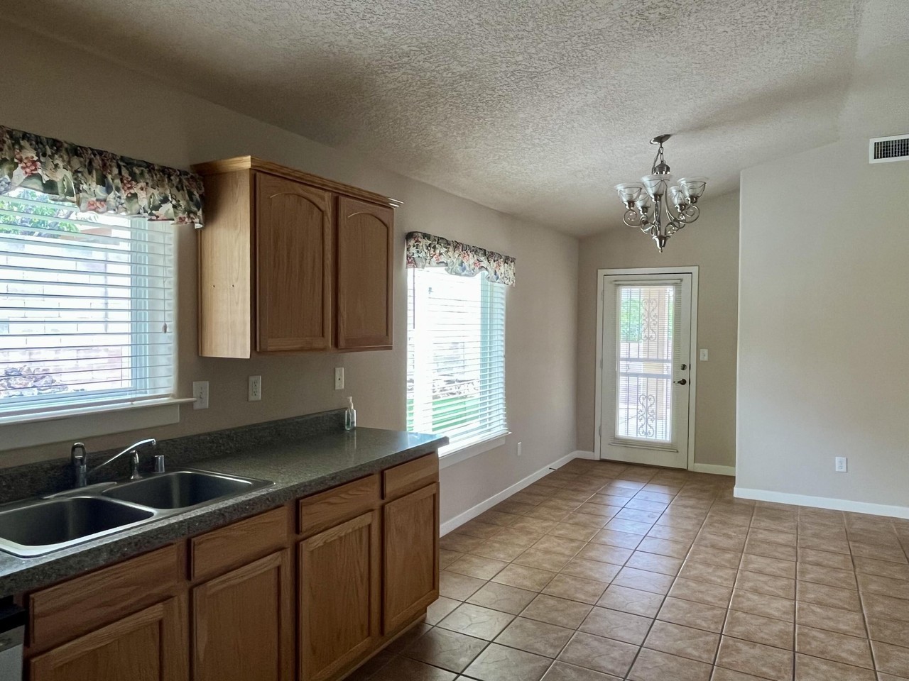 2217 Mayapan Rd Se - Photo 6 of 15