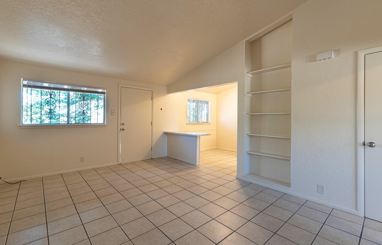 206 Princeton Dr Se #8 - Photo 3 of 16