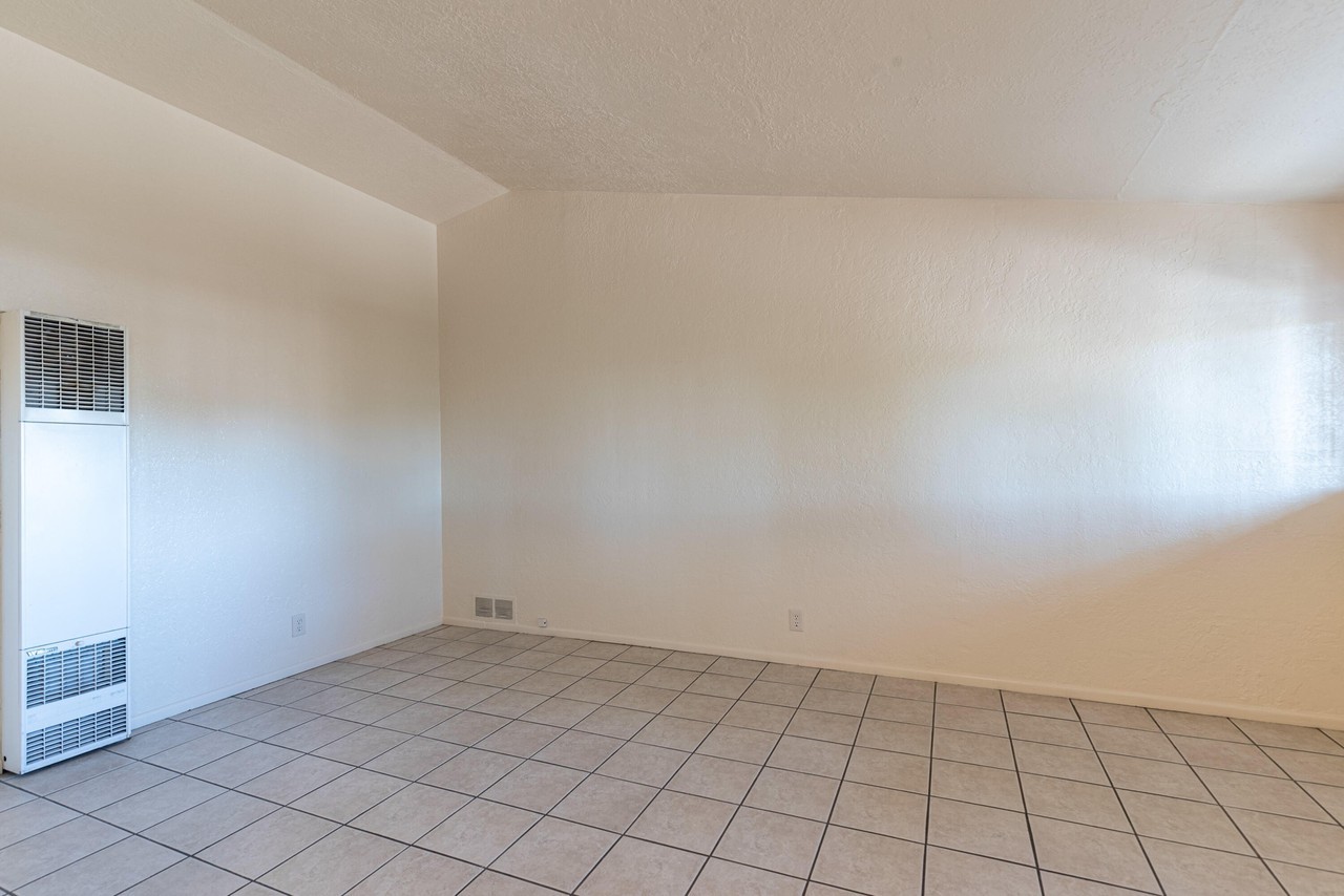 206 Princeton Dr Se #8 - Photo 4 of 16