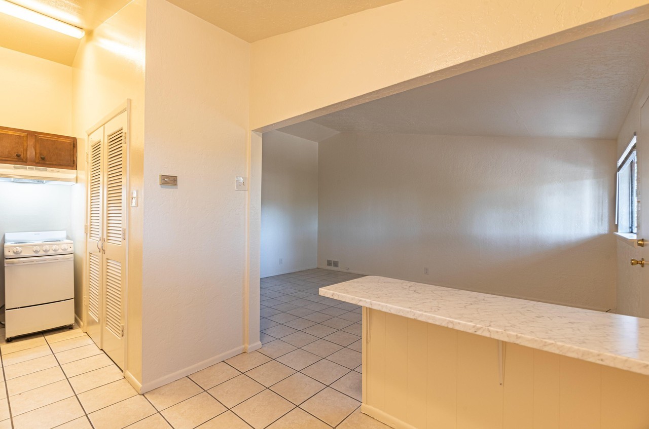 206 Princeton Dr Se #8 - Photo 5 of 16