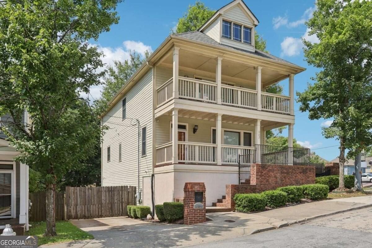 663 Windsor St Sw - Photo 2 of 30