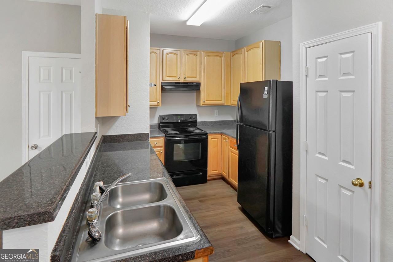 373 Brookview Dr - Photo 5 of 14