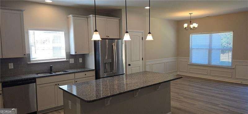 251 Jefferson Ave - Photo 4 of 21