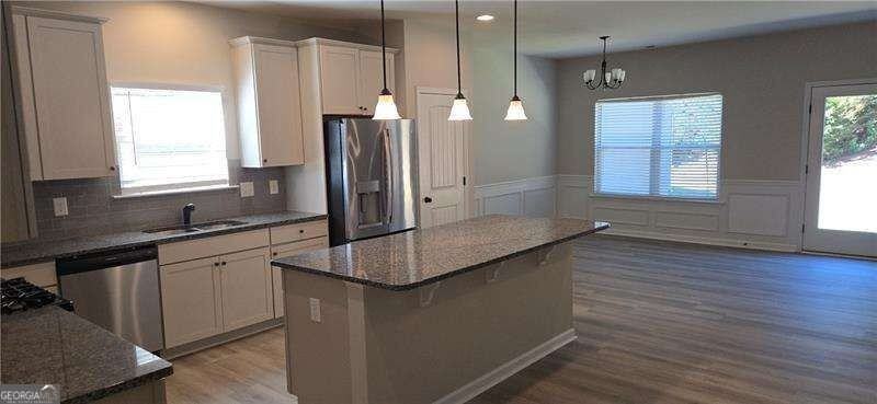 251 Jefferson Ave - Photo 5 of 21