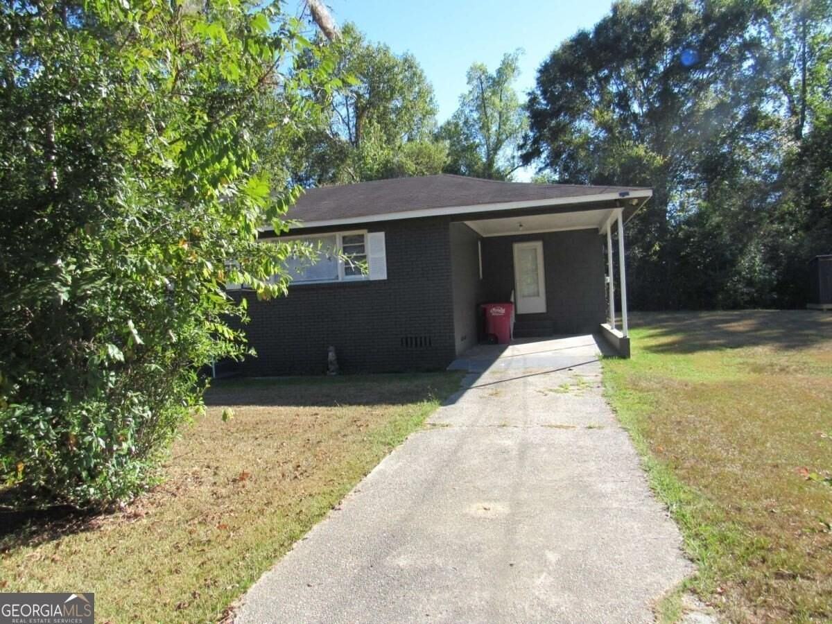 1616 Mathis Cir - Photo 3 of 22