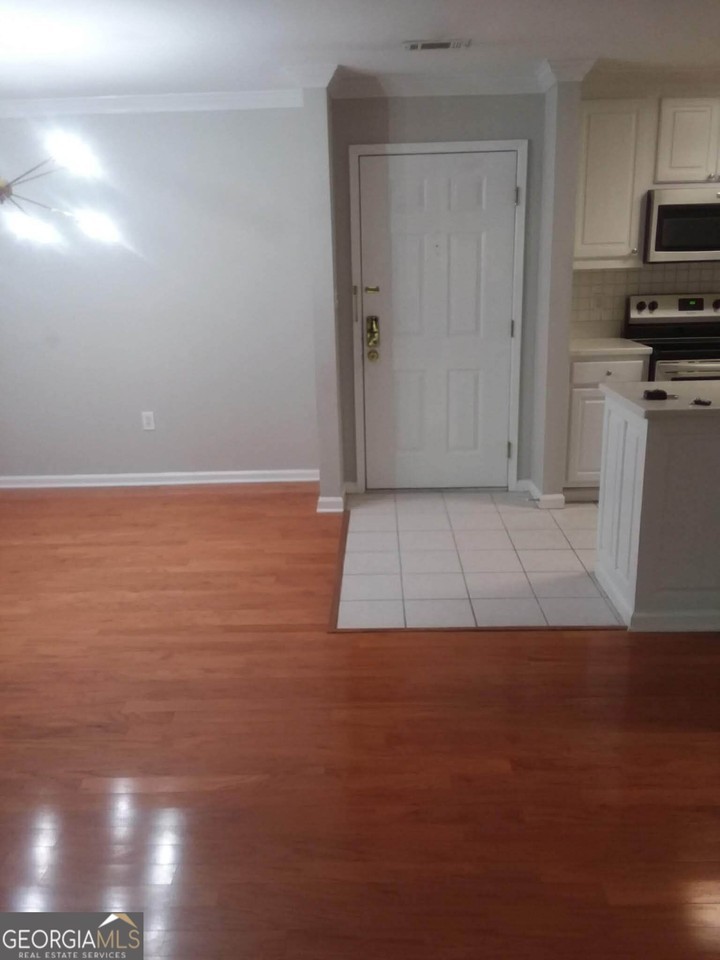 4111 Pine Heights Dr Ne - Photo 4 of 19