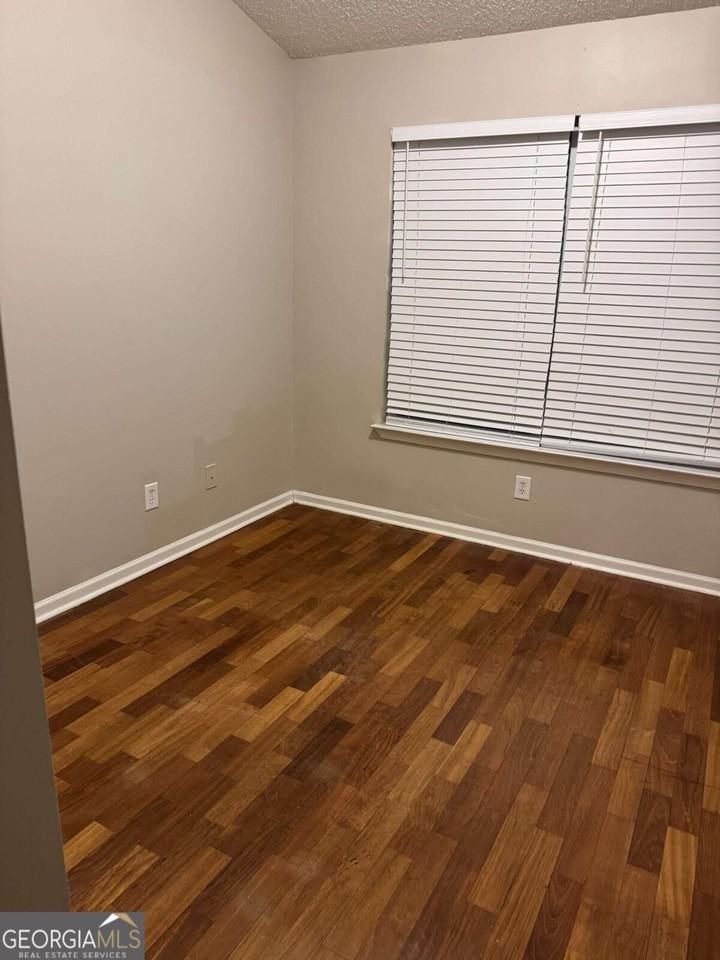 449 Kara Ln - Photo 3 of 7