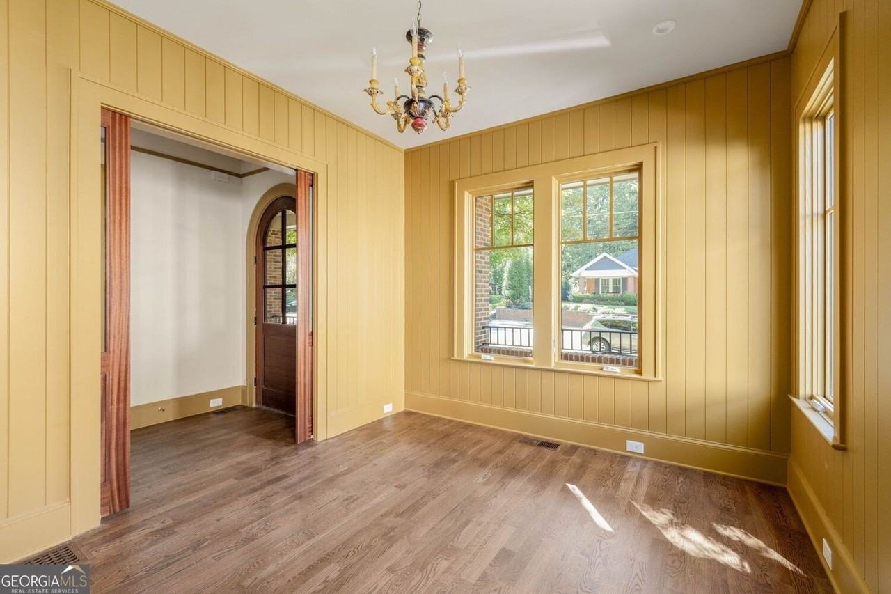 545 Page Ave Ne - Photo 7 of 50