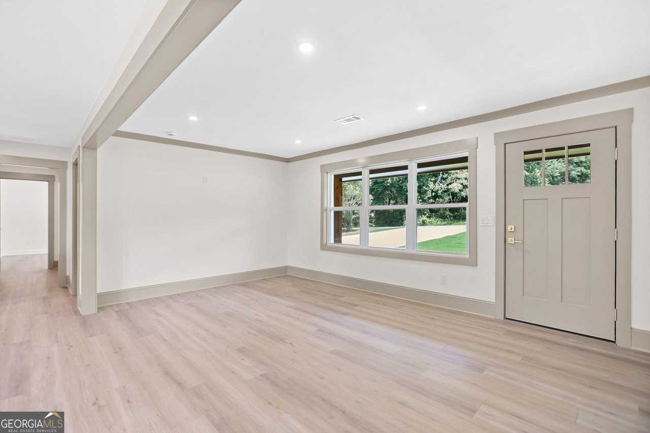 66 Young Ave - Photo 4 of 16