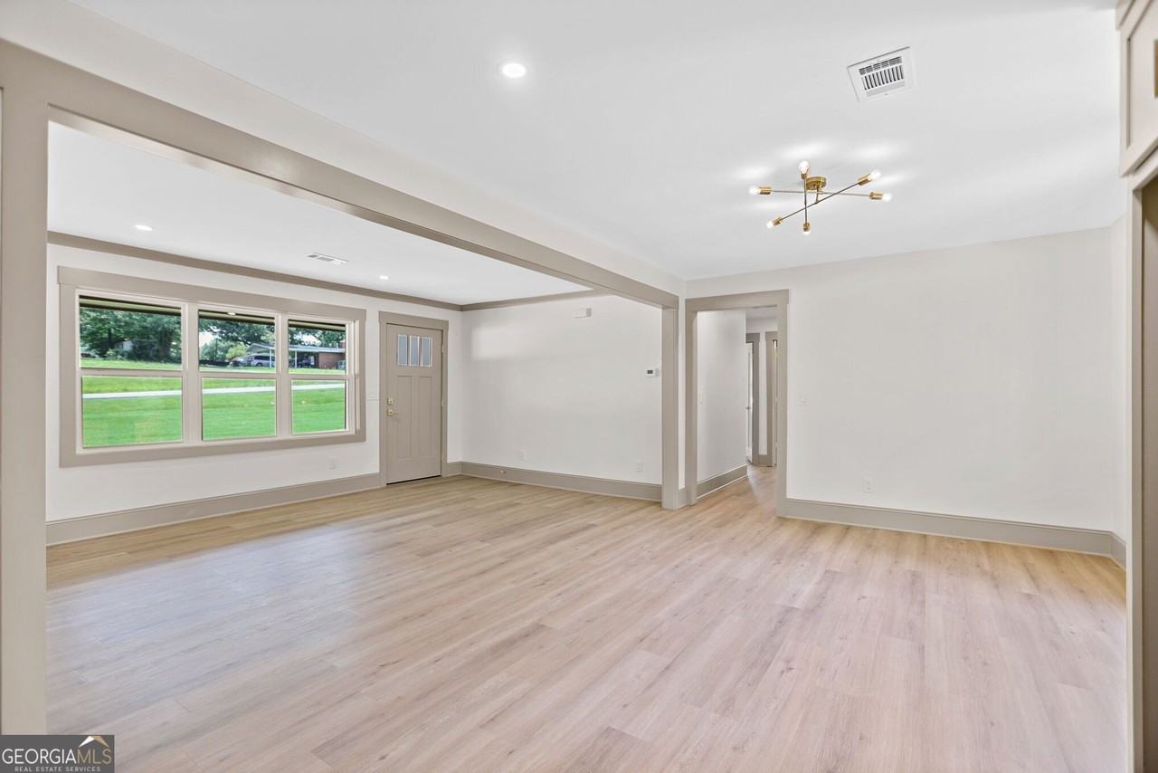 66 Young Ave - Photo 7 of 16