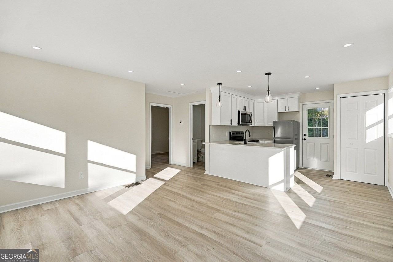 2293 Ewing St Sw - Photo 5 of 20