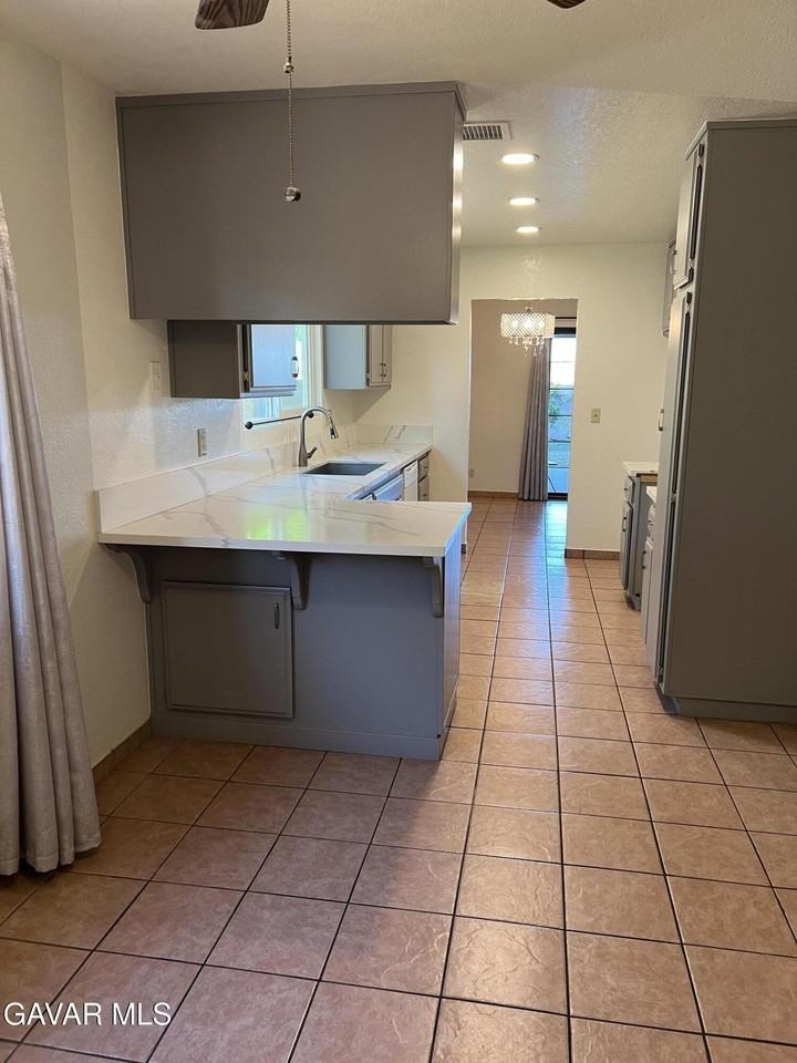 44941 Laszlo St - Photo 3 of 6