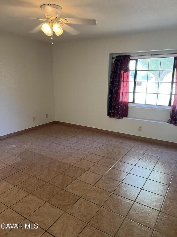 44941 Laszlo St - Photo 4 of 6