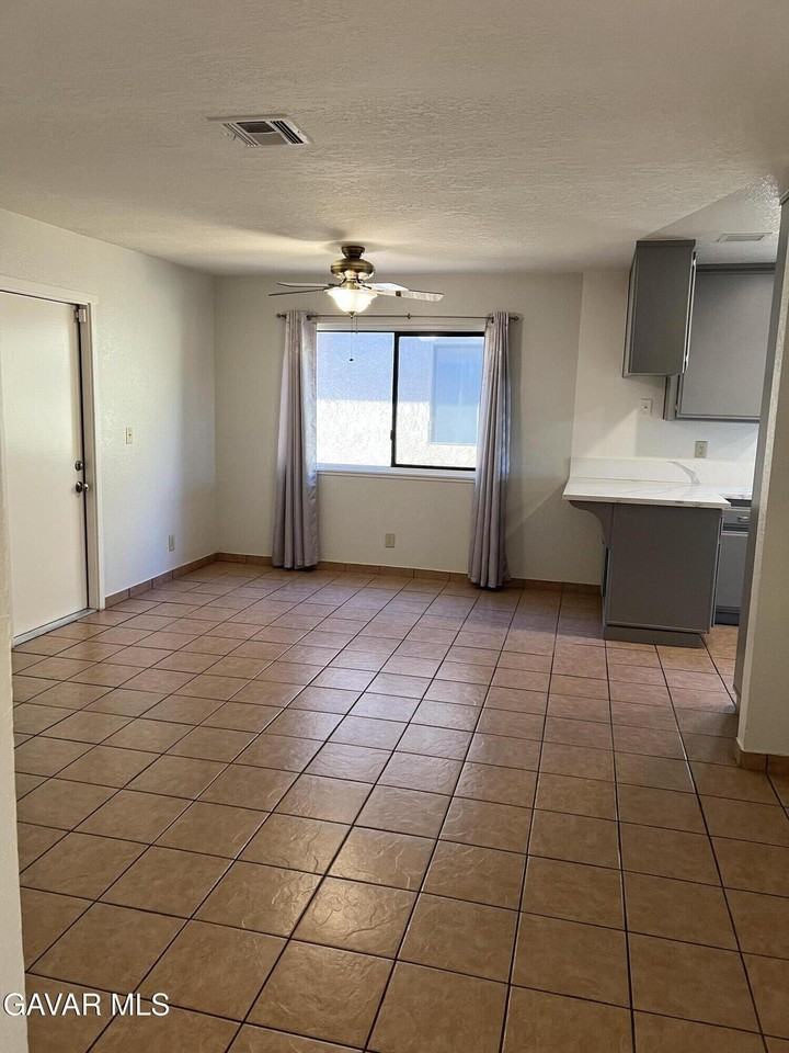 44941 Laszlo St - Photo 5 of 6