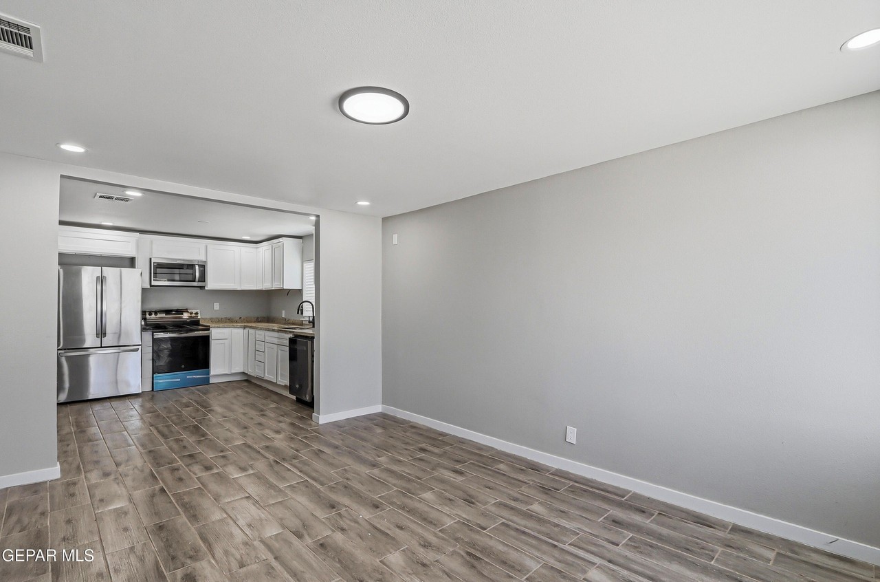 10752 Mellward Rd #A - Photo 3 of 22