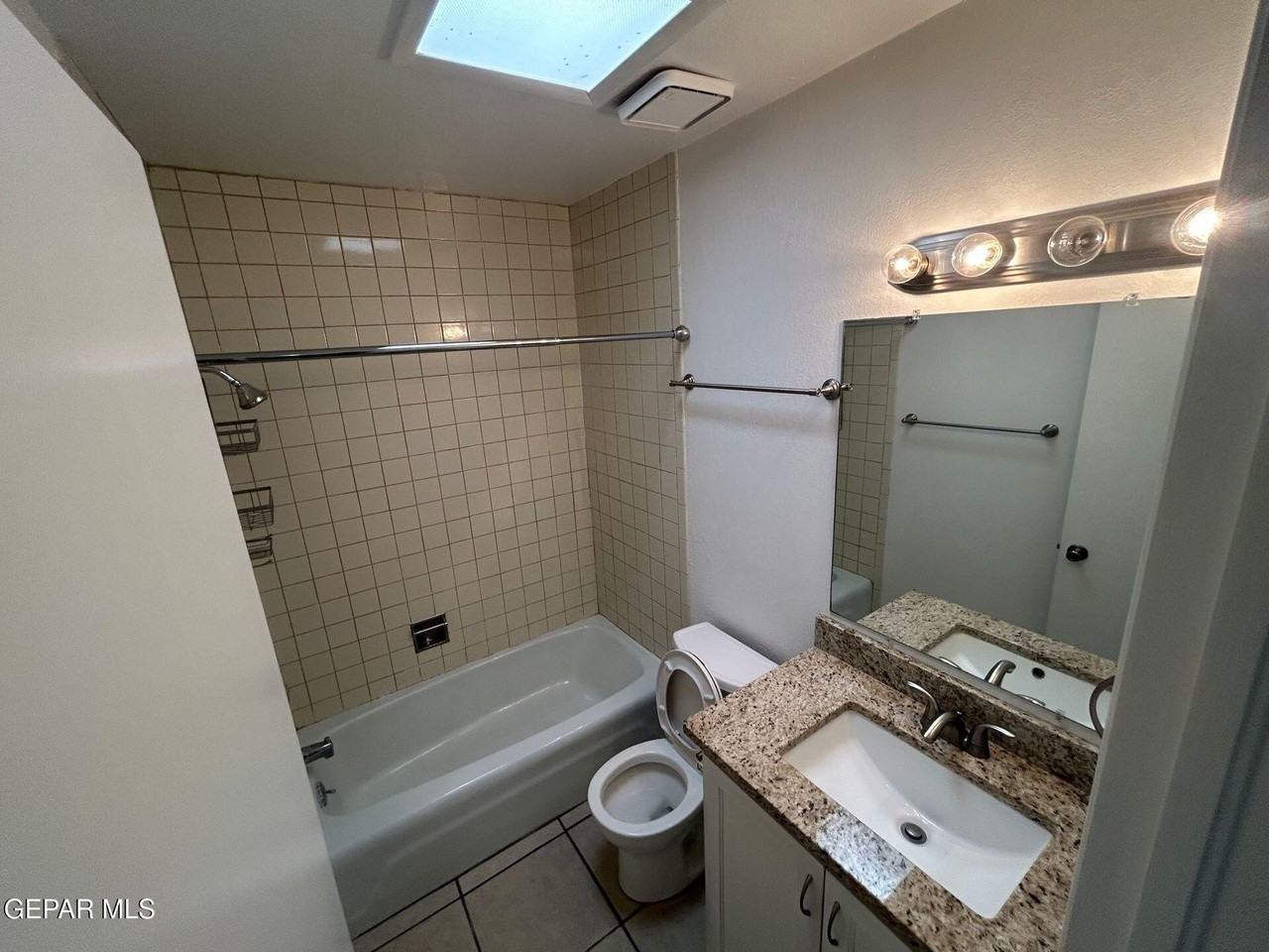 3601 Okeefe Dr - Photo 4 of 28