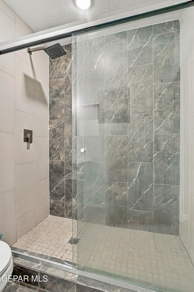 5201 Prince Edward Ave - Photo 4 of 30