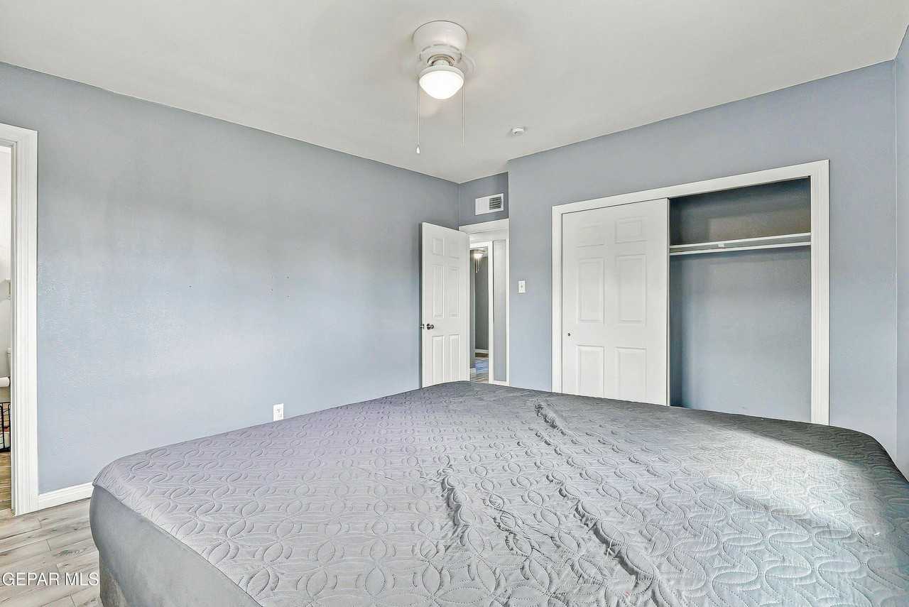 5201 Prince Edward Ave - Photo 6 of 30