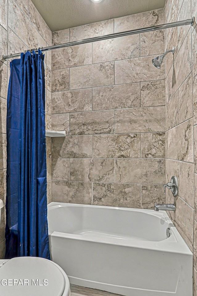 3649 Summit St - Photo 6 of 31