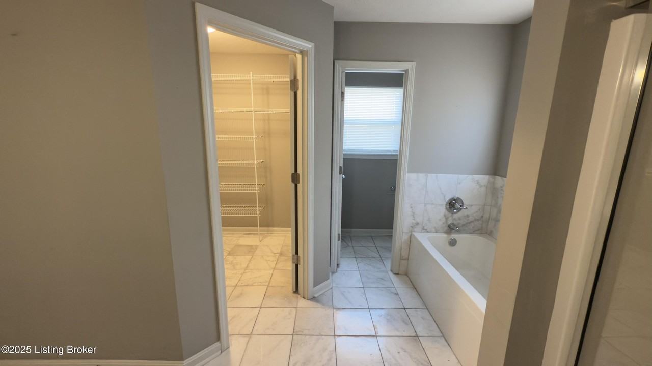 Julia Ct - Photo 5 of 10