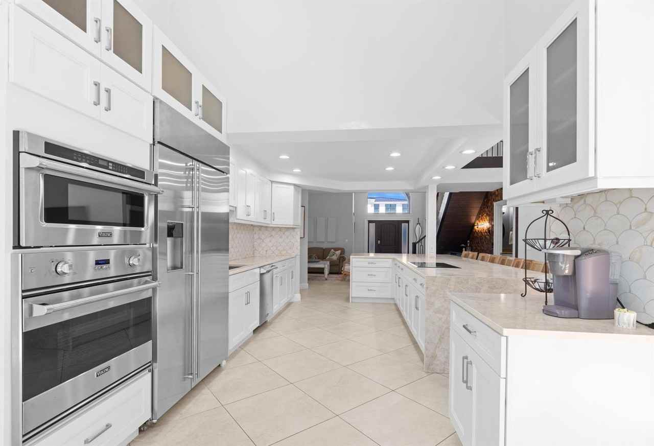 1050 Brooks Ln - Photo 2 of 8