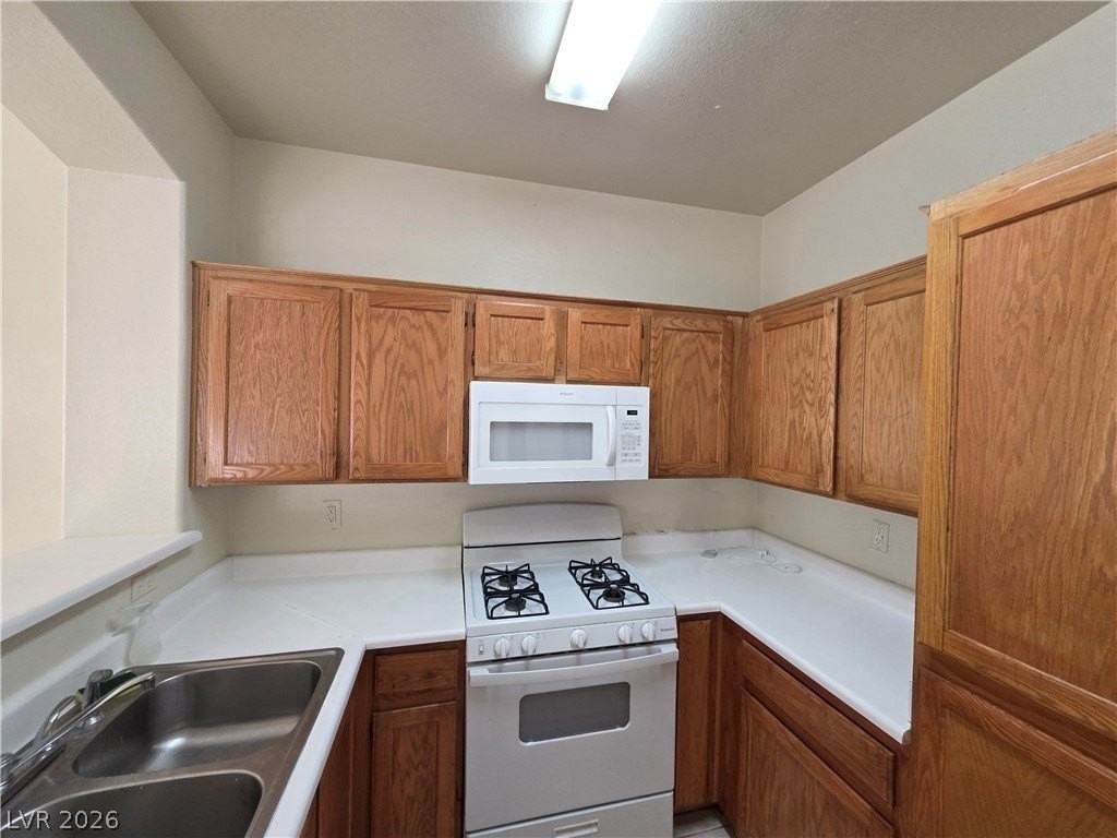 1236 Dusty Creek St - Photo 7 of 32