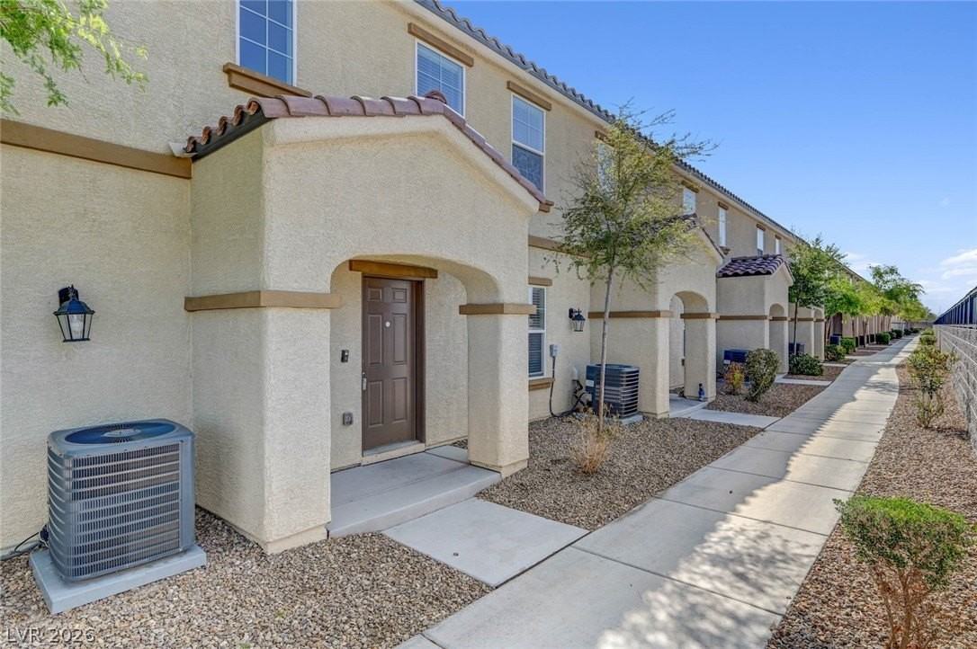 621 Palm Wash Ln - Photo 2 of 36