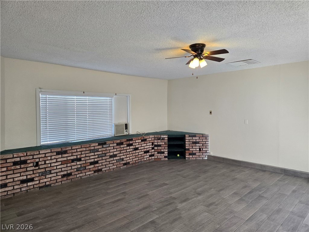 229 Breeze St - Photo 3 of 30