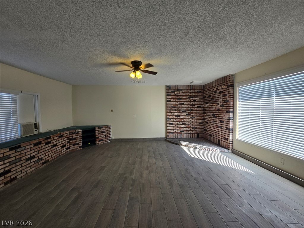 229 Breeze St - Photo 4 of 30