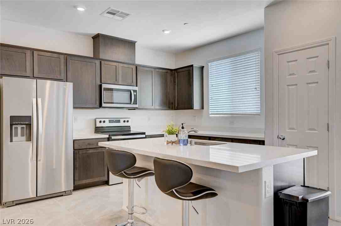 6515 Taffrail Ave - Photo 4 of 24