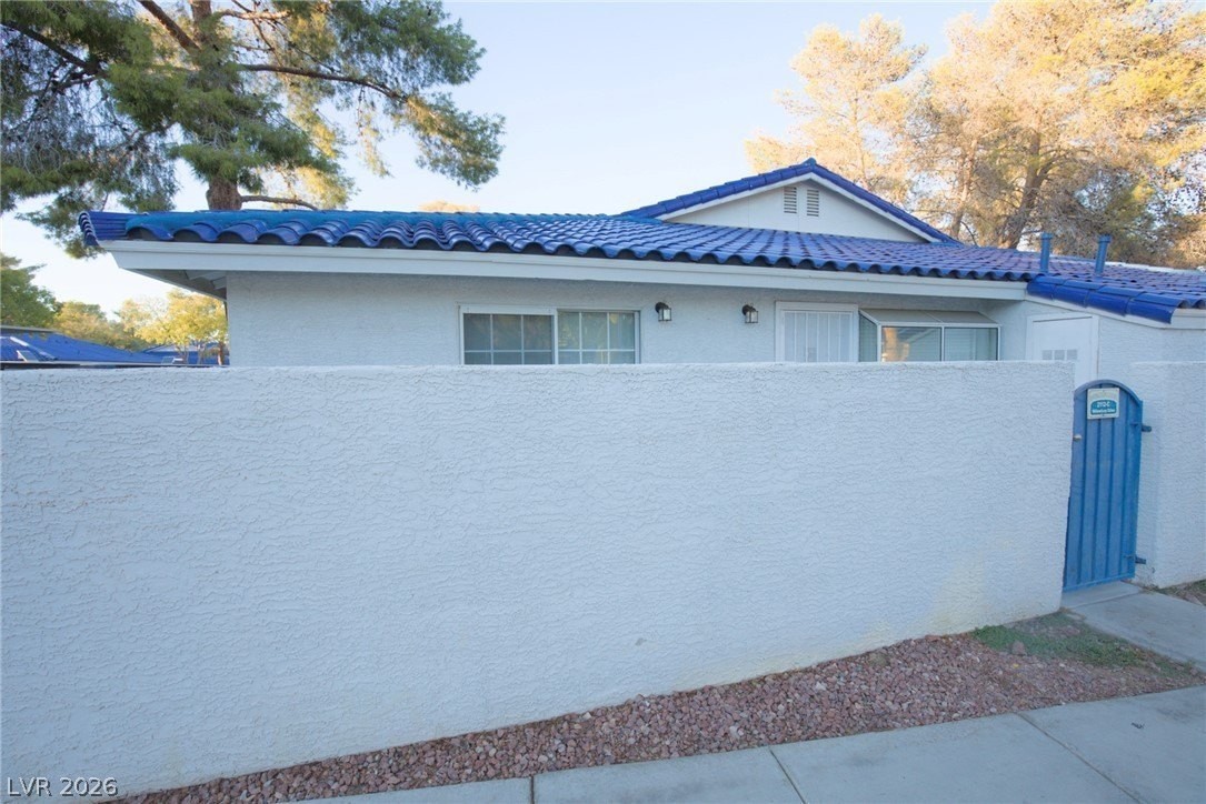 2112 Willowbury Dr #C - Photo 2 of 22